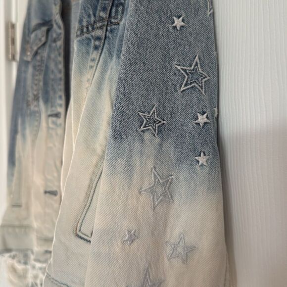 Blank NYC Light Ombre Jean Jacket with Stars on Sleeve - Size Small Like New - Picture 2 of 5